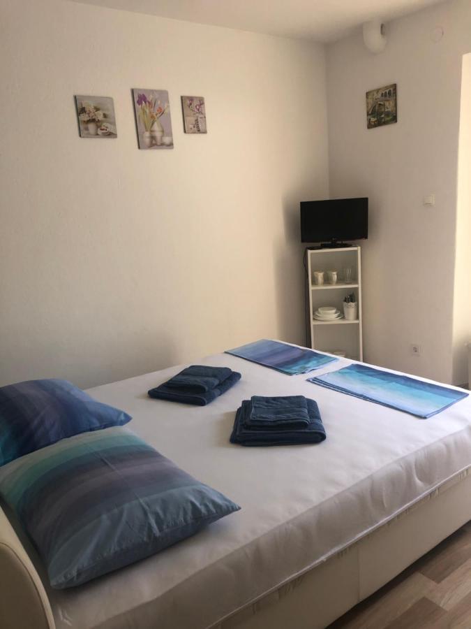 Apartment & Rooms Laura 브렐라 외부 사진