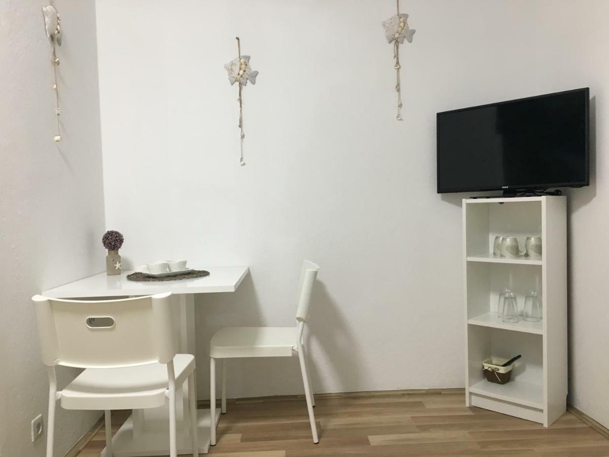 Apartment & Rooms Laura 브렐라 외부 사진