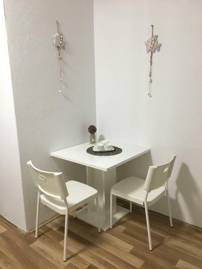 Apartment & Rooms Laura 브렐라 외부 사진