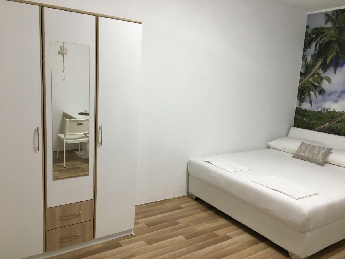Apartment & Rooms Laura 브렐라 외부 사진