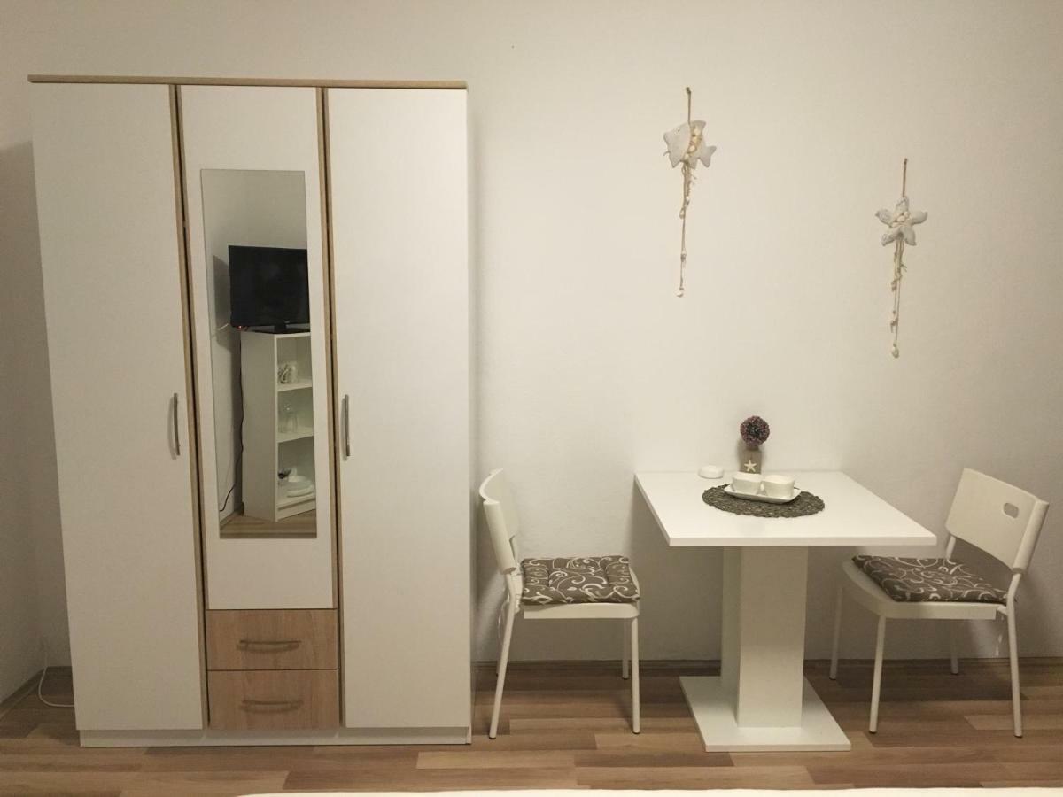 Apartment & Rooms Laura 브렐라 외부 사진