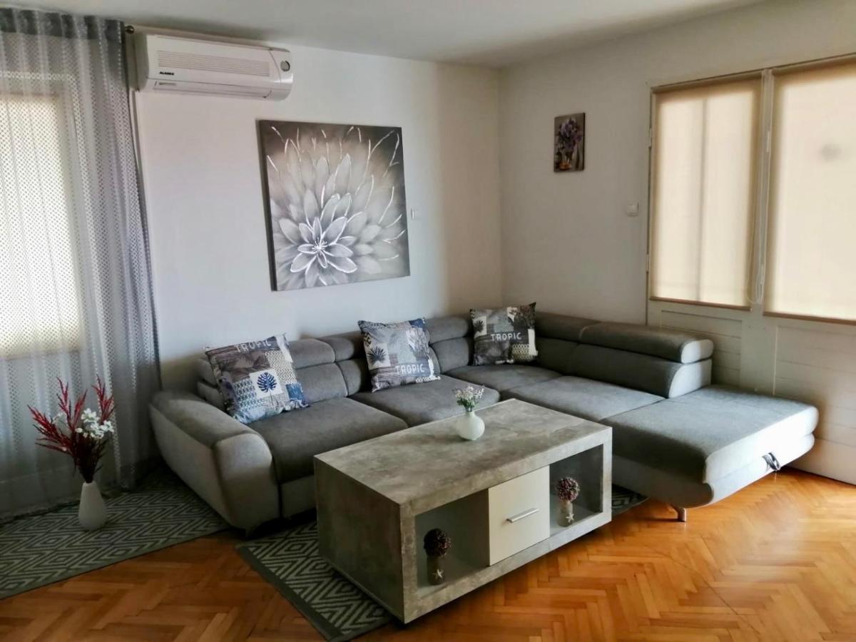 Apartment & Rooms Laura 브렐라 외부 사진